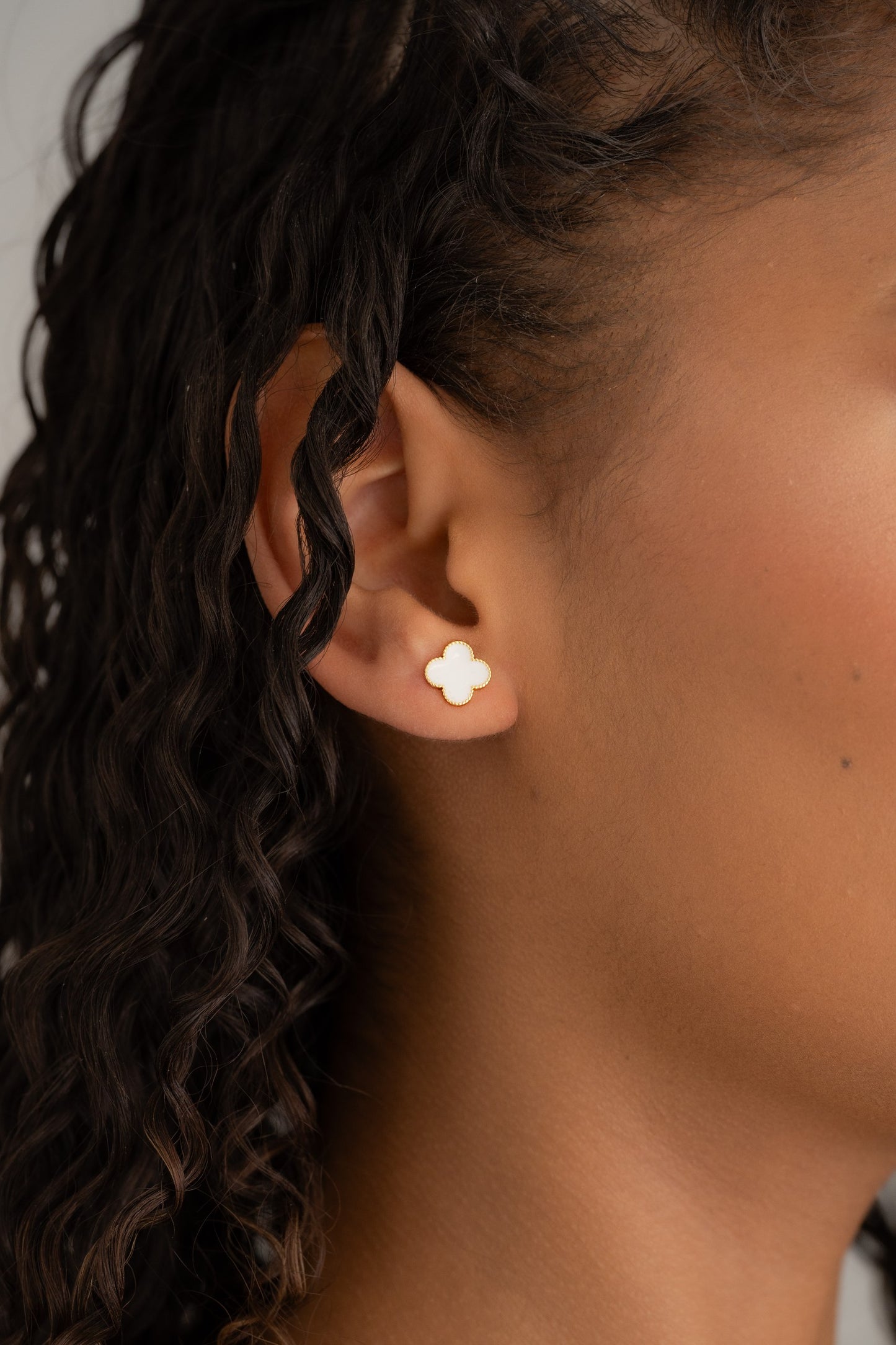 White Flower Pendant and Earrings Set