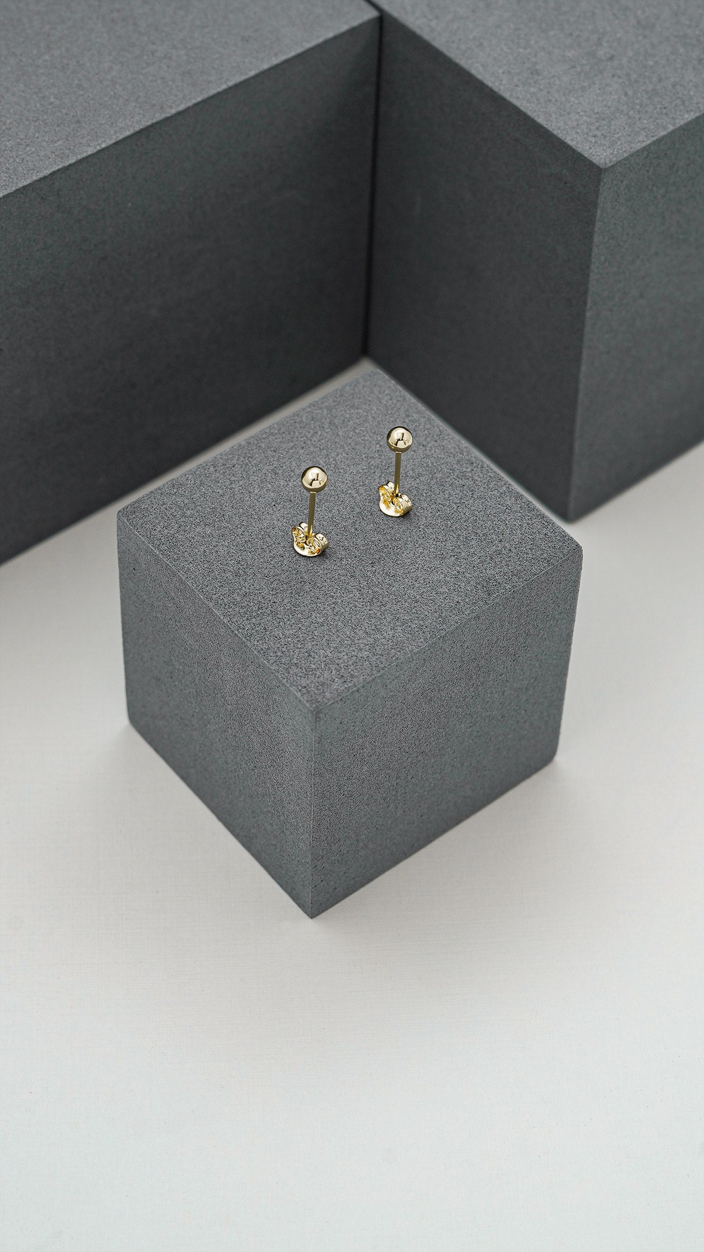 Ball Earrings 4mm